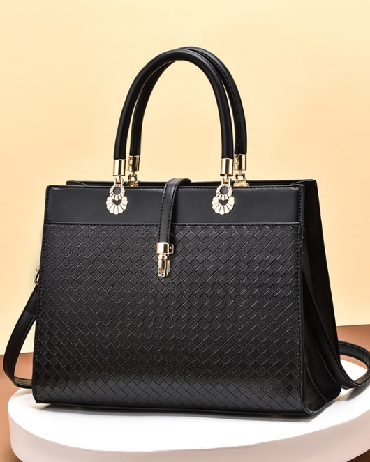 Female bag autumn and winter fashion ladies handbag large -capacity weaving women's bag shoulder mesengers