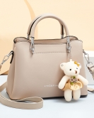 Fashionable handbag women's leisure ladies shoulder bag large -capacity soft leather multi -layer little bear pendant women's bag